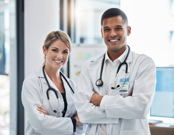 Comment Ajuster la Rémunération d’un Médecin Remplaçant selon la Durée