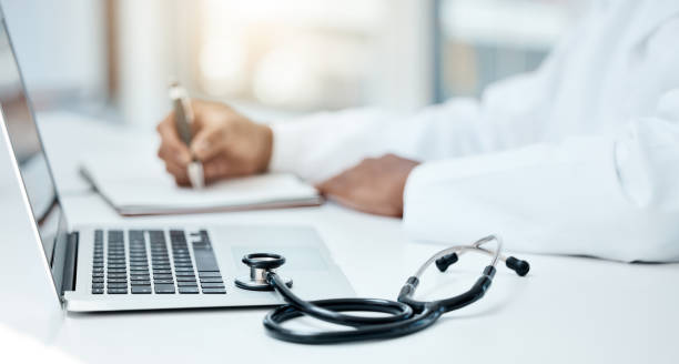 Les Aspects Juridiques à Considérer lors de l’Embauche d’un Médecin Remplaçant