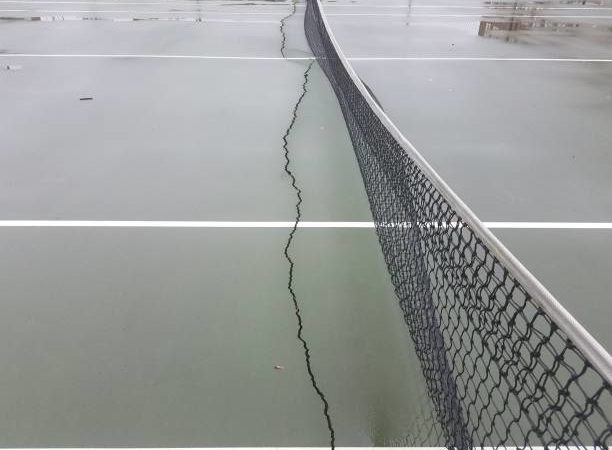 Faut-il un permis pour une construction court de tennis en béton poreux à Troyes ?