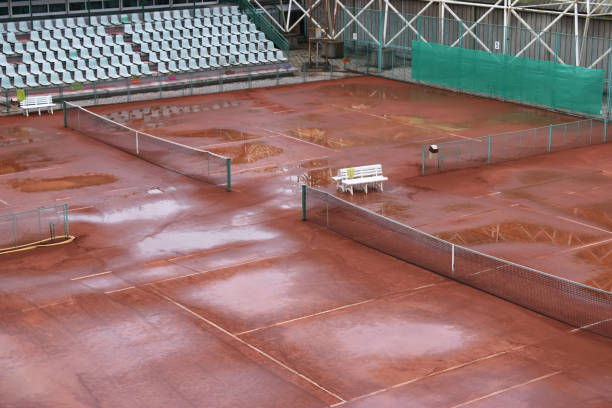 Comment créer un court discret pour une construction court de tennis à Aix-en-Provence dans une propriété de luxe ?