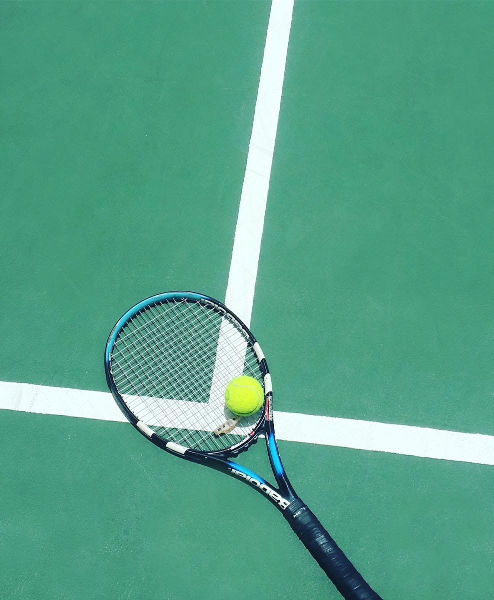 Quels types de surfaces privilégier pour la construction court de tennis à Nice dans les parcs de loisirs sportifs ?