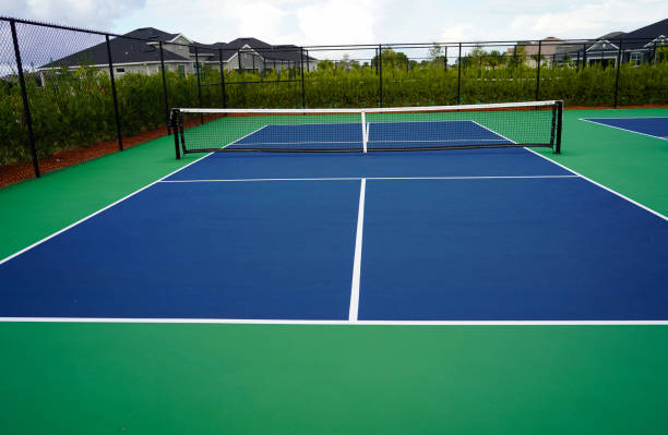 Pourquoi un sol argileux peut-il augmenter le coût construction terrain de pickleball ?